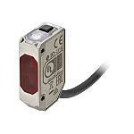 Fotocélula compacta Omron, alcance 200 mm, salida PNP, Cable libre